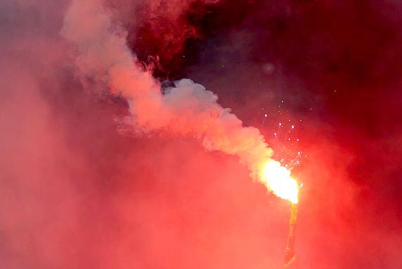 Randale, bengalisches Feuer, Ultras, Bengalo, Hooligans, Symbolbild, Ultra, Pyro, Pyrotechnik, ACAB, Seenotfackel, Pains Wessex, Randale, bengalisches Feuer, Ultras, Bengalo, Hooligans, Symbolbild, Ultra, Pyro, Pyrotechnik, ACAB, Seenotfackel, Pains Wesse